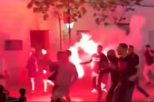 太阳报：决赛前夕，阿森纳和巴黎球迷在布达佩斯街头爆发斗殴