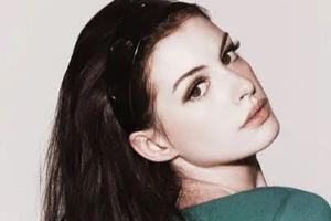OG最知名粉丝竟是“猫女”安妮-海瑟薇？！曾想穿着OG球衣上节目