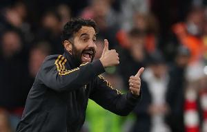 意媒：米兰迟迟找不到总监，考虑让阿莫林担任英式经理而非主教练