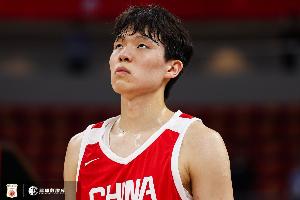 媒体人：杨瀚森在国家队只是第3中锋 应以继伟大秋为内外核心去打