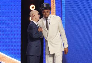 伦德博格：身高对我来说绝对是巨大优势 我会寻找至少3种方法破敌